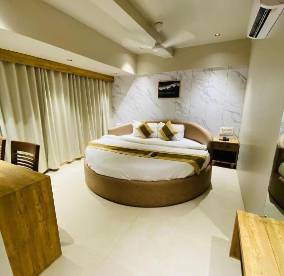 New Hotel Amber Paramount Andheri West