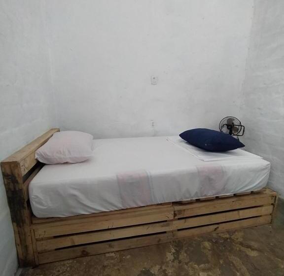 بنسيون De La Mora Hostal