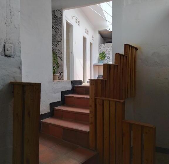 بنسيون De La Mora Hostal