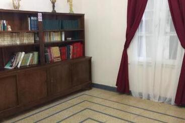 پانسیون Hostal Adelita
