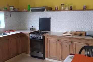 پانسیون Hostal Adelita