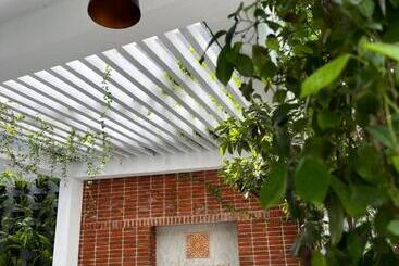 پانسیون Livin Lush Luxury Retreat