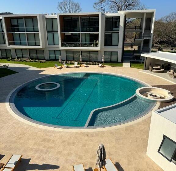 2 Bedroom Jungle View Penthouse With Pool & Jacuzzi