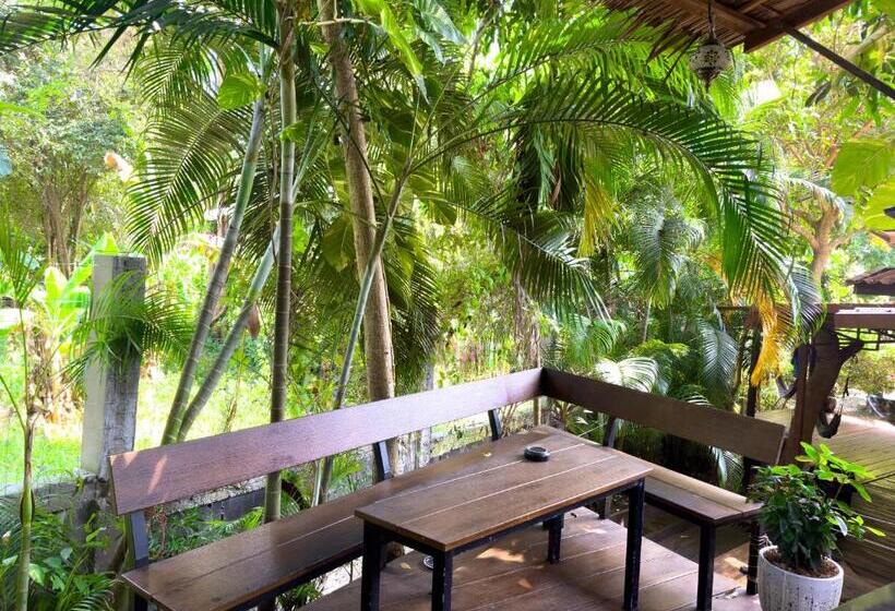 فندق صغير Jungle Vibes