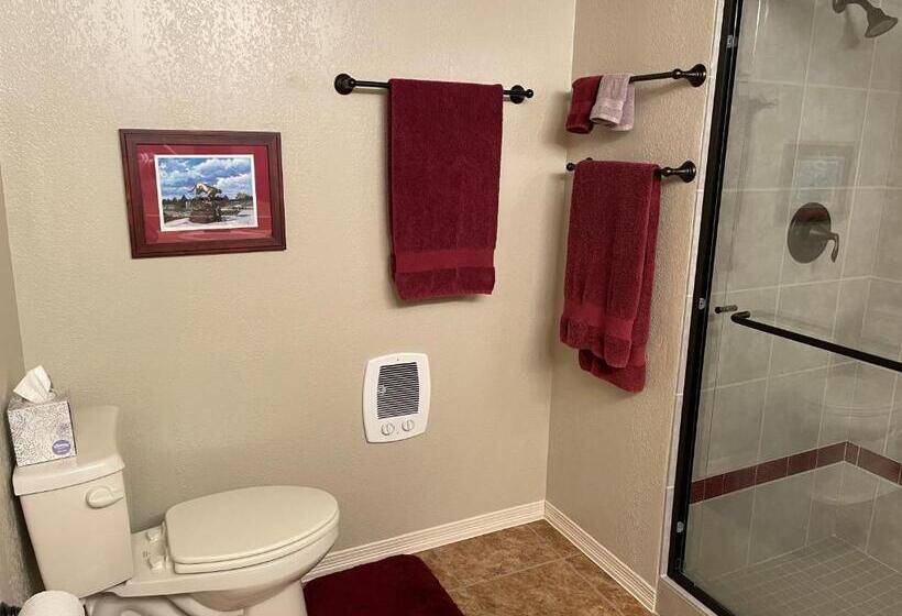 مبيت وإفطار The Lair At Crimson House