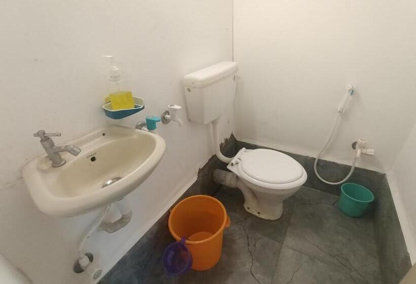 호텔 Baadal Pani Beach Resort Near Kelwa Beach