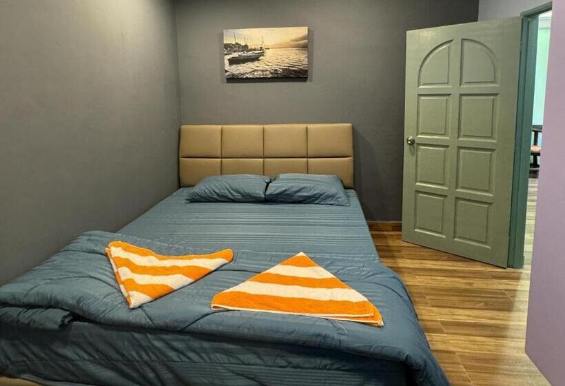 Отель Capital O 90949 Pelangi Beach Resort Mersing