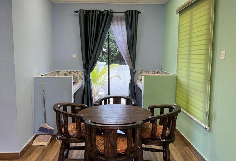 فندق Capital O 90949 Pelangi Beach Resort Mersing