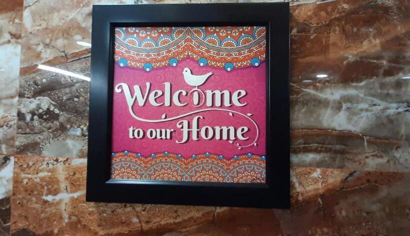 هتل Diplomat Luxury Home Stay In Private Apartment With Kitchen, Washroom, Wifi , Android Tv, Fridge In