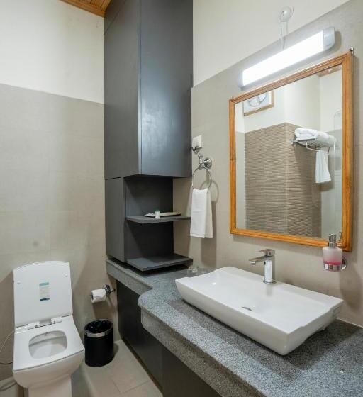 فندق Ezzenza Swarg By Beas Golf Resort   Devlok Manali