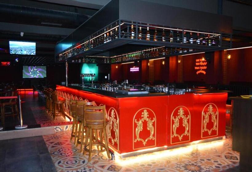 酒店 Saroja Suites