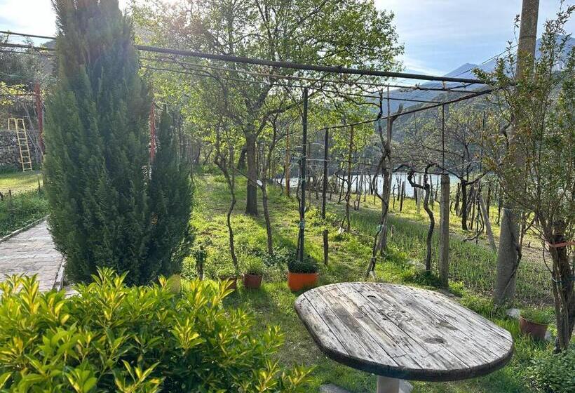 پانسیون Lakeview Escape Koman