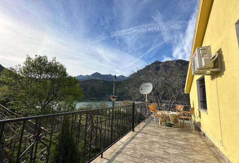 پانسیون Lakeview Escape Koman