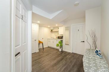 پانسیون Private Basement Bedrooms In Oakville