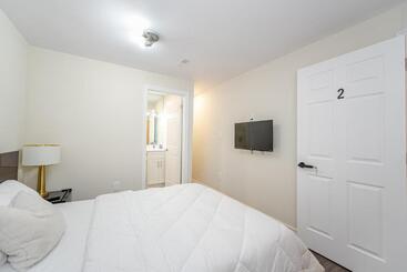پانسیون Private Basement Bedrooms In Oakville
