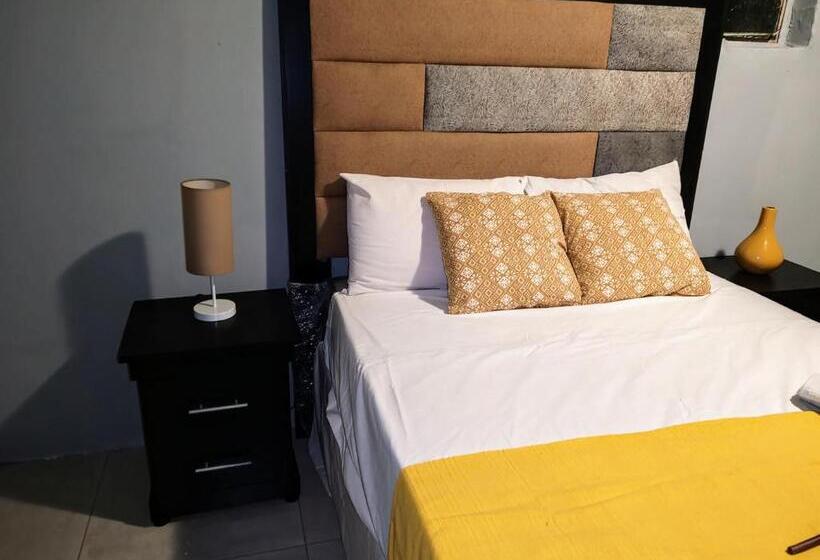 פנסיון Sem S Guest Cottage