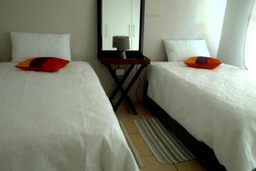 پانسیون Vee’s Guest House