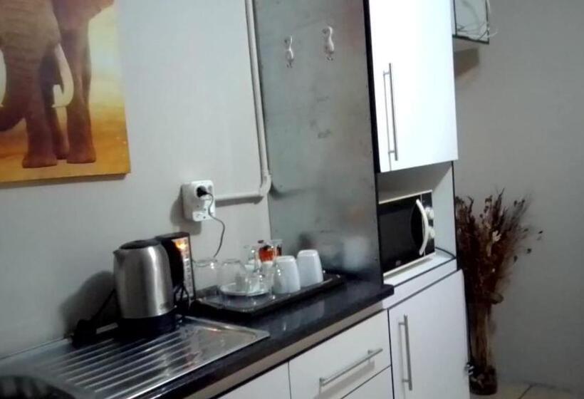 پانسیون Vee’s Guest House