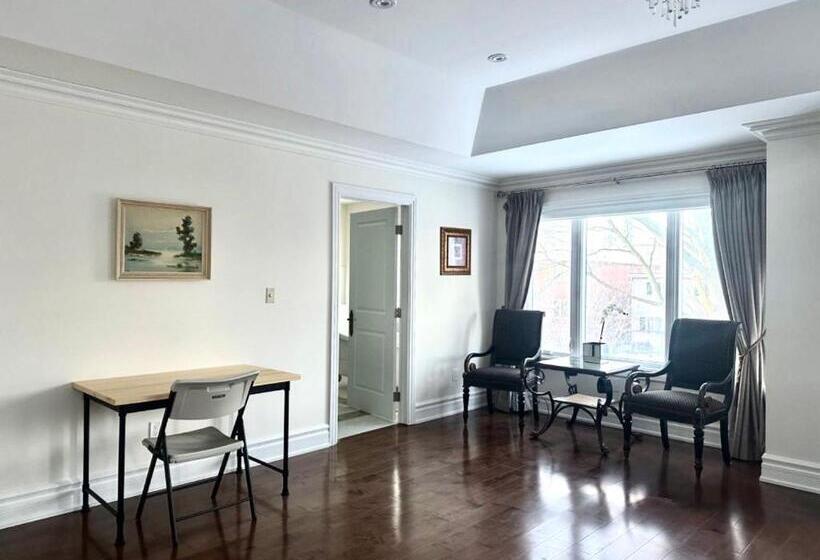 Пансион Beautiful House Near North York Center