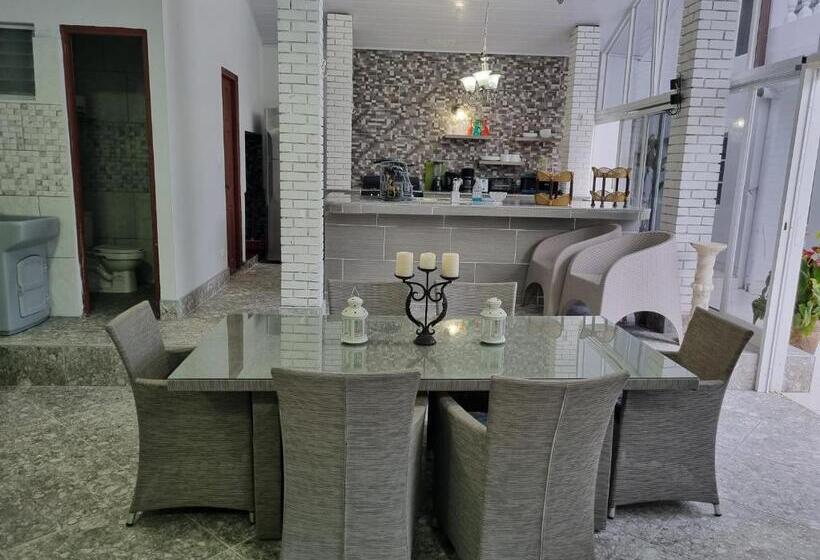 بنسيون Villa Helena