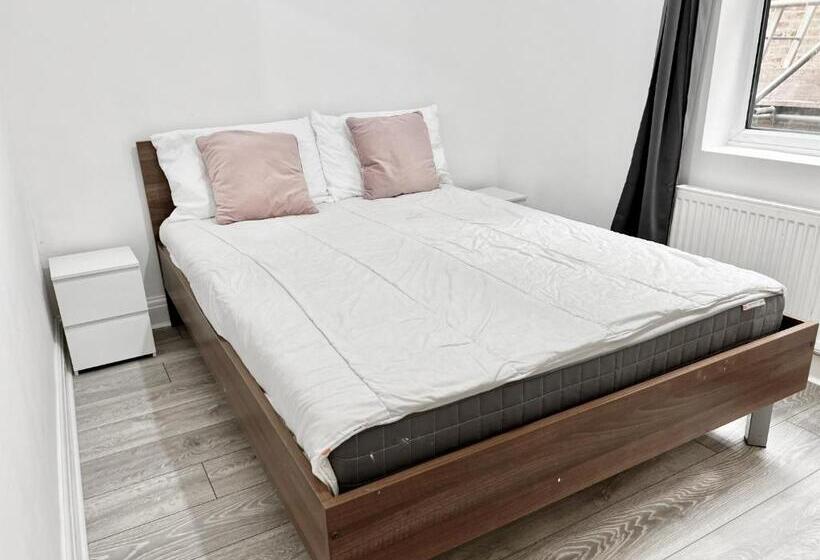 پانسیون Westfield London Shepherds Bush