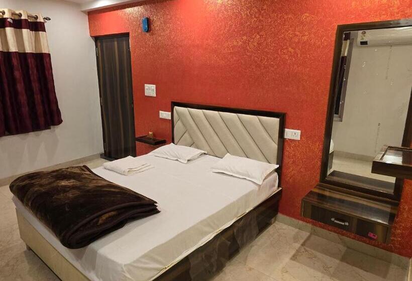 Sarojini Garden Hotel & Restaurant