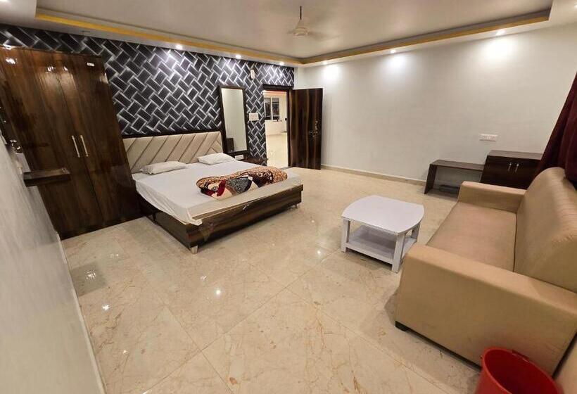 Sarojini Garden Hotel & Restaurant