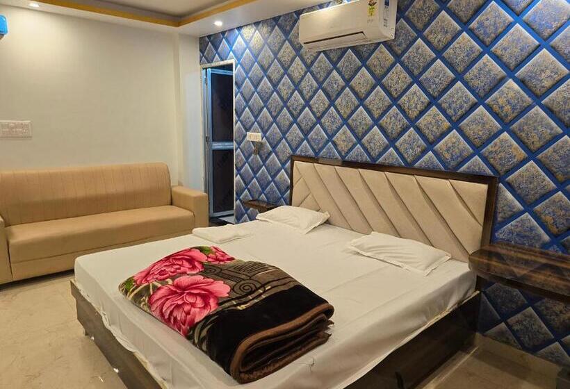 Sarojini Garden Hotel & Restaurant