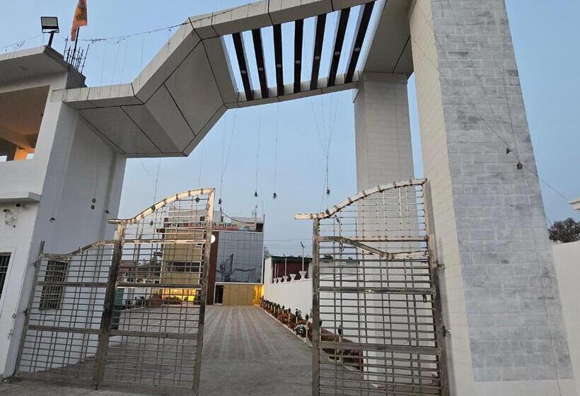 Sarojini Garden Hotel & Restaurant