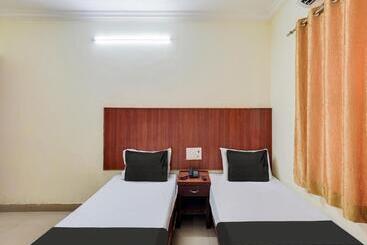 هتل Oyo Meenaachi Inn
