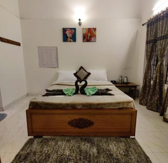 هتل Bob S Haven Bungalow