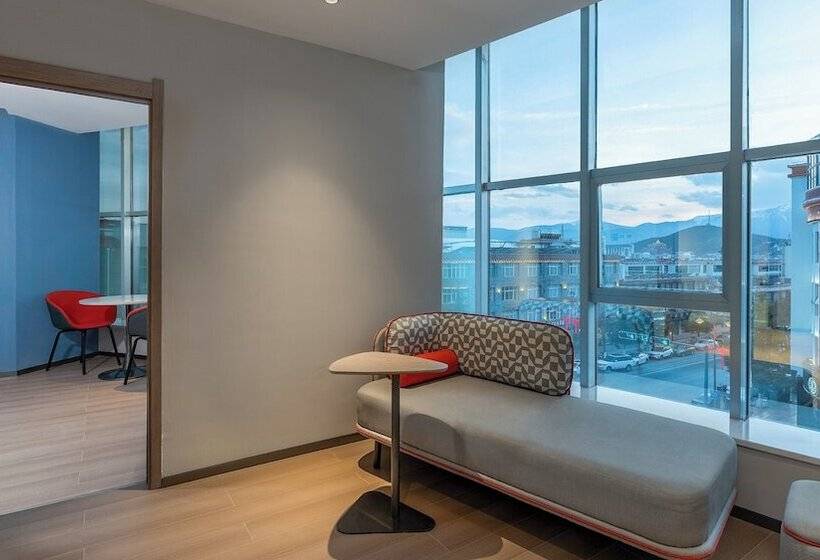 هتل Holiday Inn Express Shangri La By Ihg