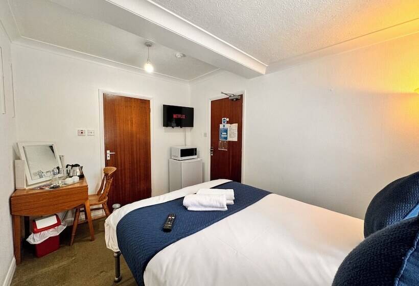 پانسیون High Trees Guest House Gatwick