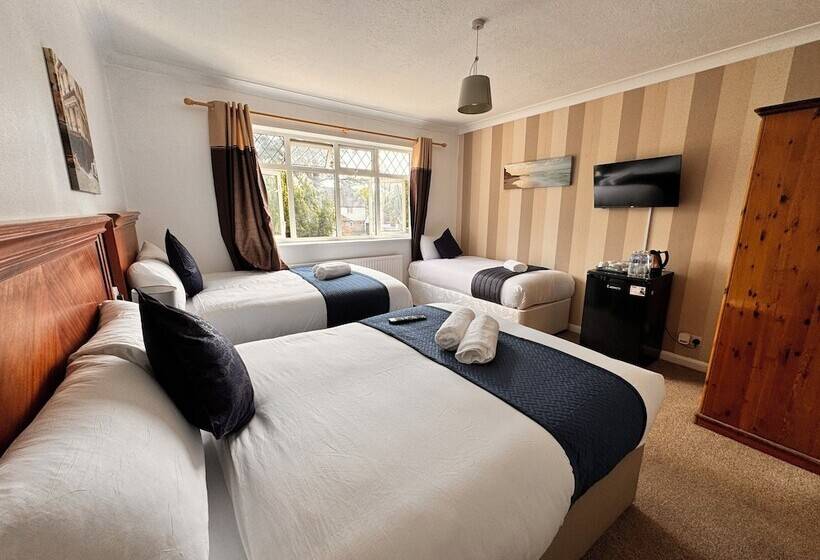 پانسیون High Trees Guest House Gatwick