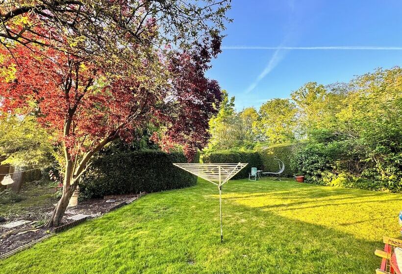 پانسیون High Trees Guest House Gatwick