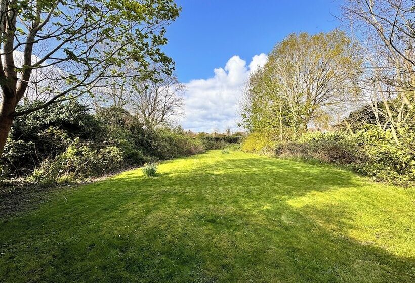 پانسیون High Trees Guest House Gatwick