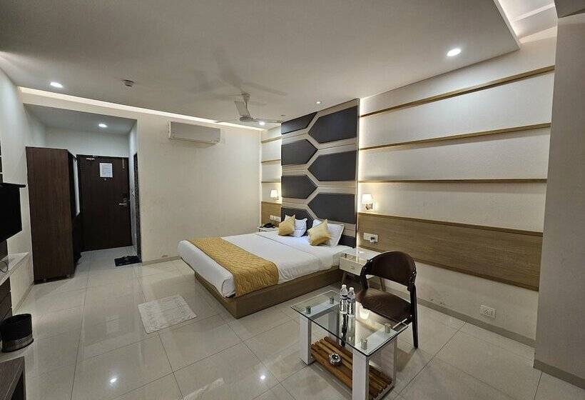 هتل Grand Darshan Vadodara