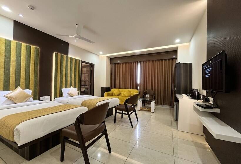 هتل Grand Darshan Vadodara