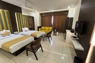 هتل Grand Darshan Vadodara