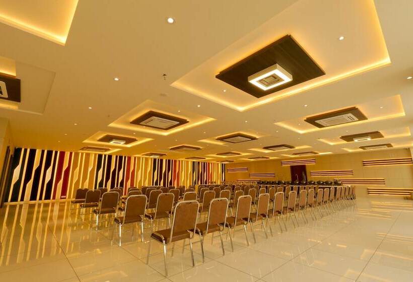 هتل Grand Darshan Vadodara
