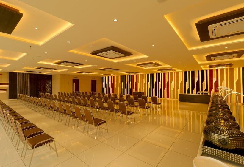 هتل Grand Darshan Vadodara