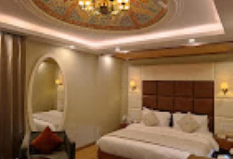 Отель Meerz , Srinagar