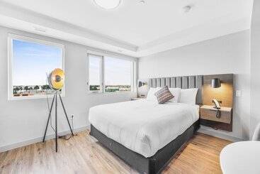 Skye Hotel & Residences