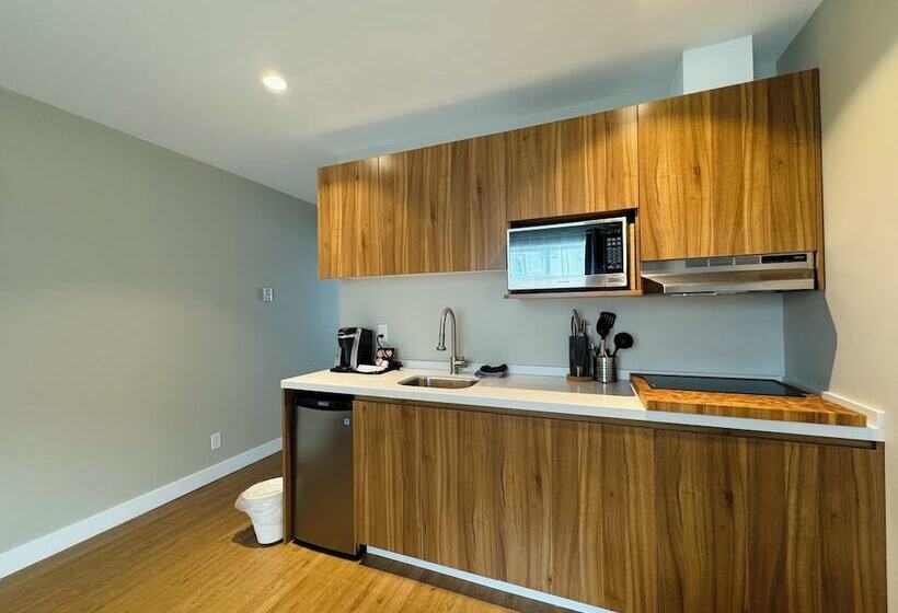 Kitimat River Motel & Suites