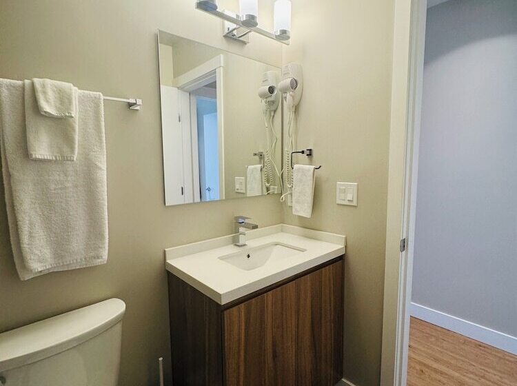 Kitimat River Motel & Suites