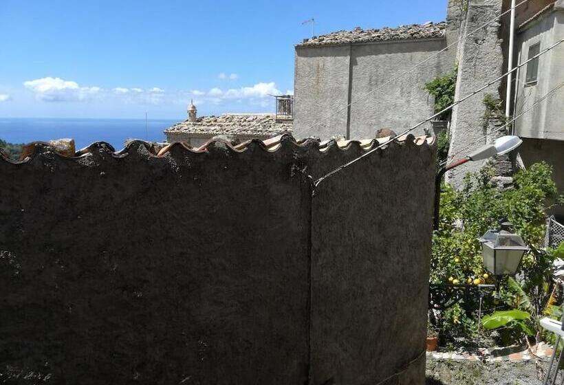 مبيت وإفطار A Taverna Intru U Vicu