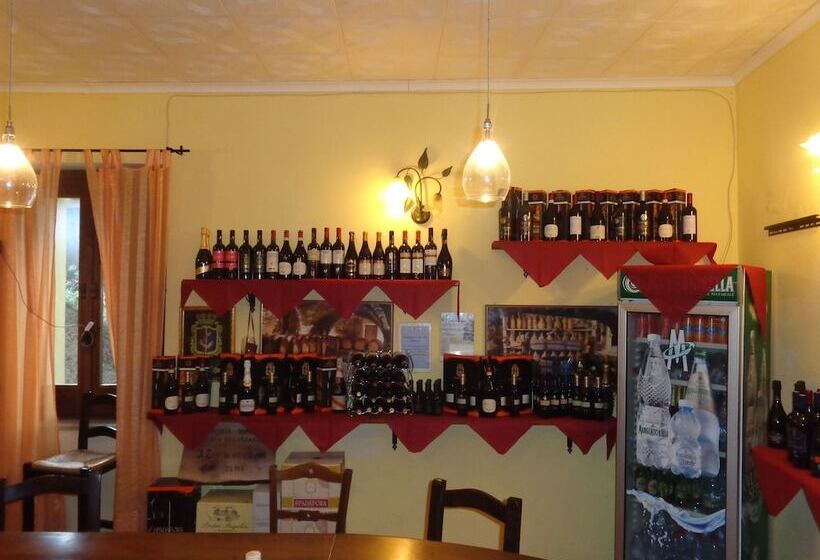 مبيت وإفطار A Taverna Intru U Vicu