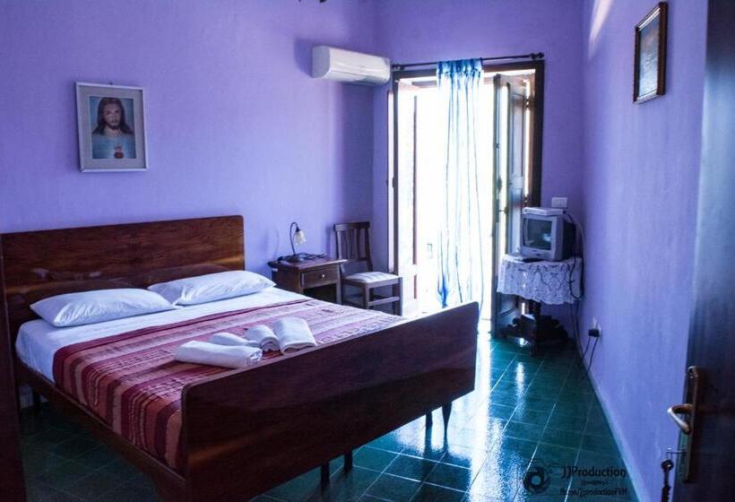 مبيت وإفطار A Taverna Intru U Vicu