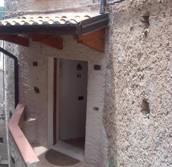 مبيت وإفطار A Taverna Intru U Vicu