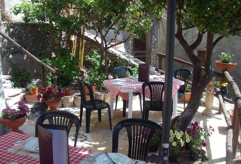 مبيت وإفطار A Taverna Intru U Vicu